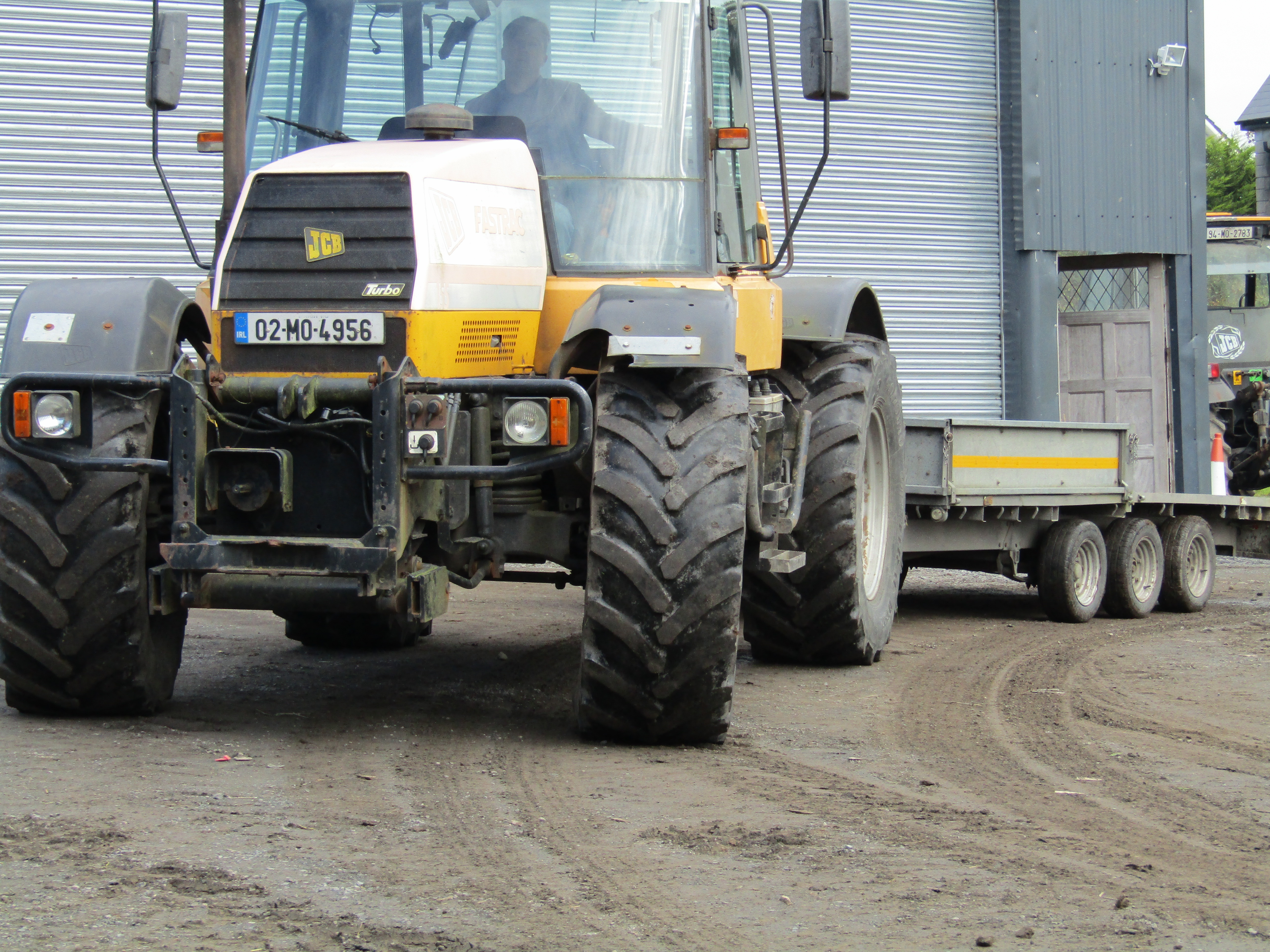 declan mc ellin plant hire logo